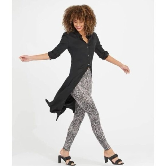 NWOT SPANX Faux Leather Snake Shine Grey Snakeskin Print Leggings 2X - Picture 2 of 12